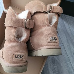 Ugg Remora size 6